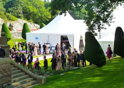 <h2>Tjolöholm</h2><p>Bröllopsfest vid Tjolöholms slott i Kungsbacka. Tält till mingel och middag.</p> <a href="/kontakt/" class="main-btn">Kontakta oss</a>